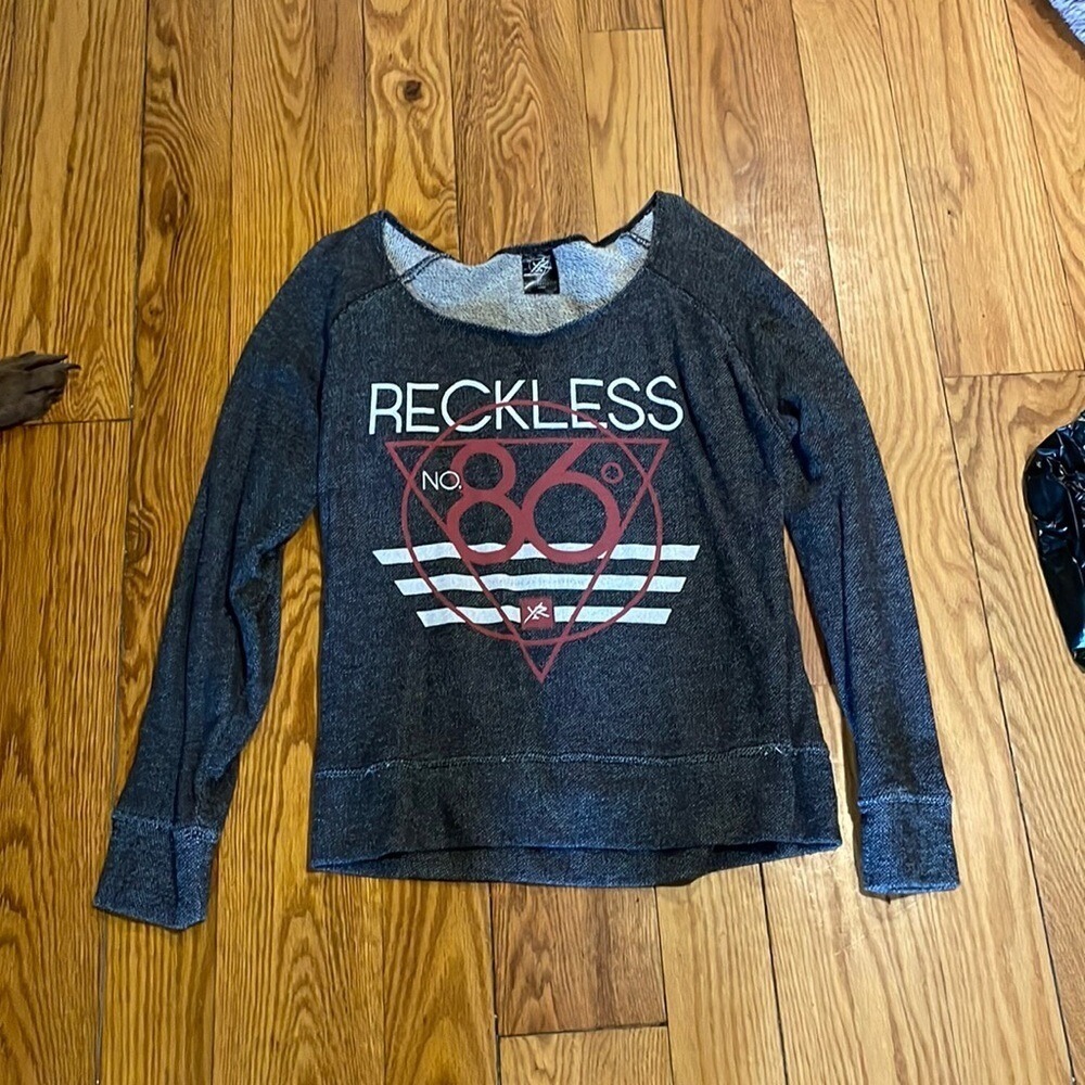 Women's Young and Reckless pullover Crew‎ neck Sweatshirt Size Large.